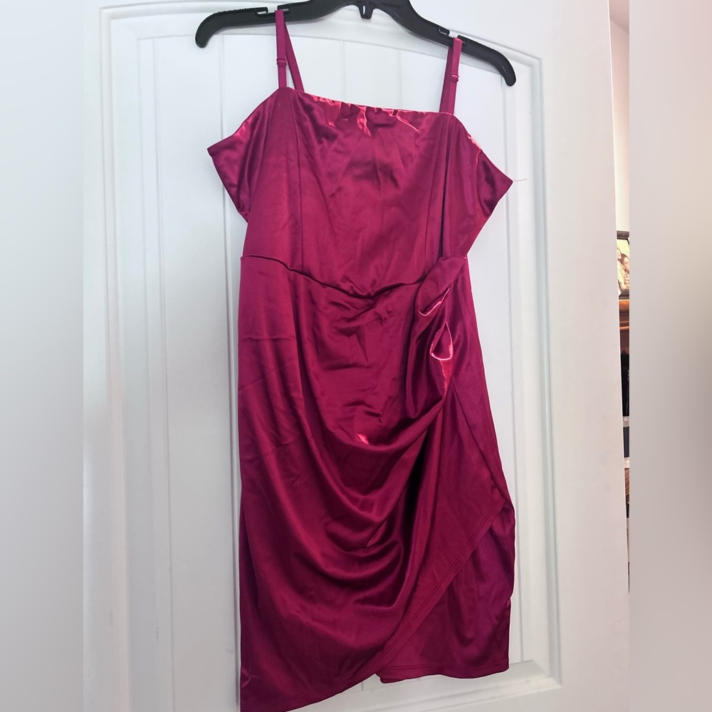 ☀️3/$15☀️Fitted Satin Midi Dress in Magenta